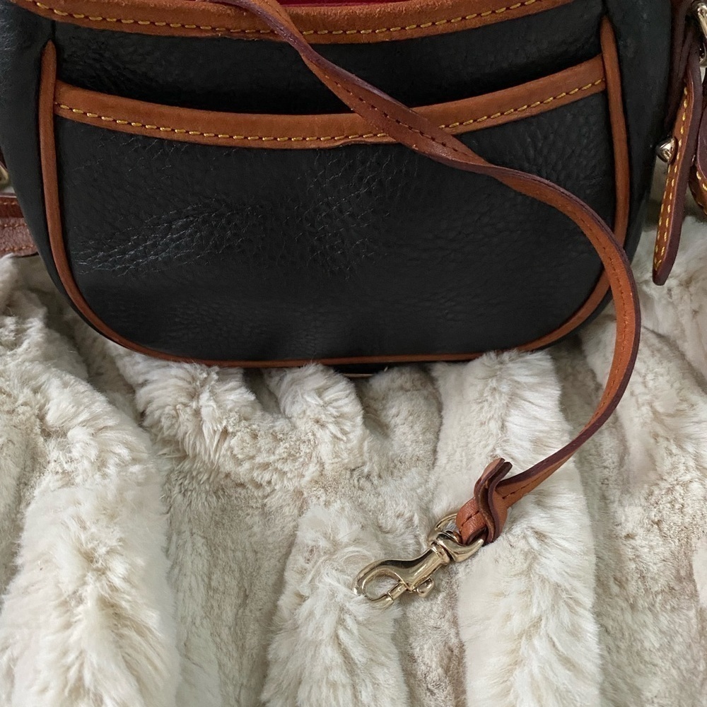 Dooney & Bourke All Weather Small Crossbody Saddle Bag Black/British Tan - Picture 8 of 13